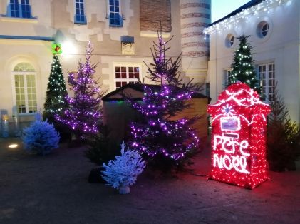 La magie de Noël s'installe à Saint-Cyr (décembre 2020)