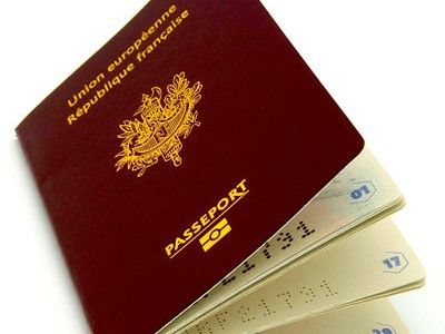 Faire une demande de passeport biométrique (traduction en LSF)