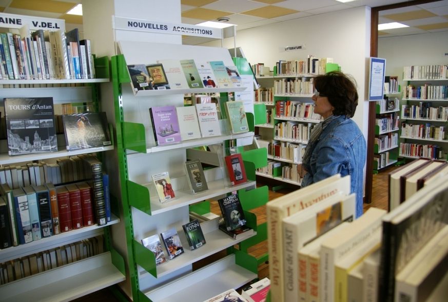 Bibliotheque mai 2012 02