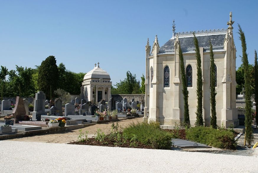 W Cimetière République 04-05-11-009